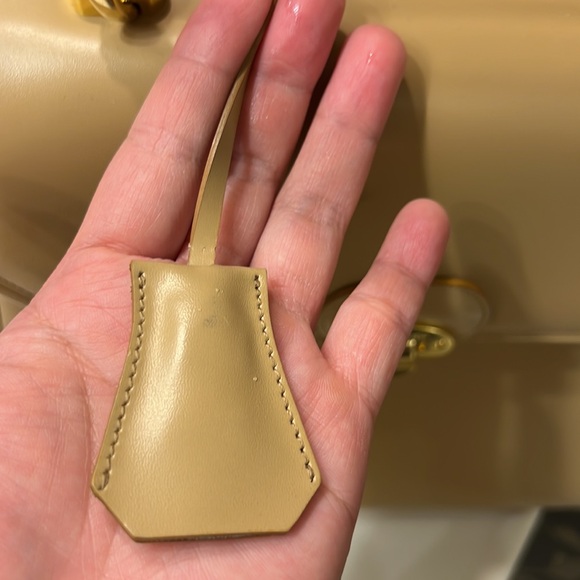 Beige handbag - Picture 7 of 8